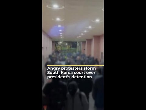 Angry protesters storm South Korea court over president's detention | Al Jazeera Shorts