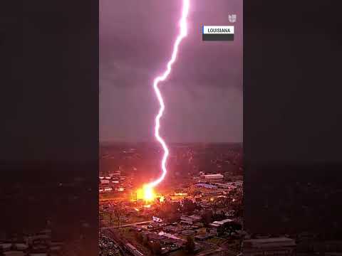 ⚡️Impresionante: así fue el impacto de un potente rayo en Louisiana