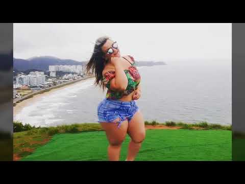 Outdoor stylish Street fashion week   beautiful fashion model   plus size fashion new style 2018