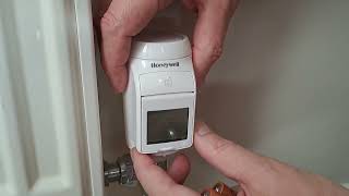 Honeywell Evohome Comms Fault (example #2) - How to change batteries