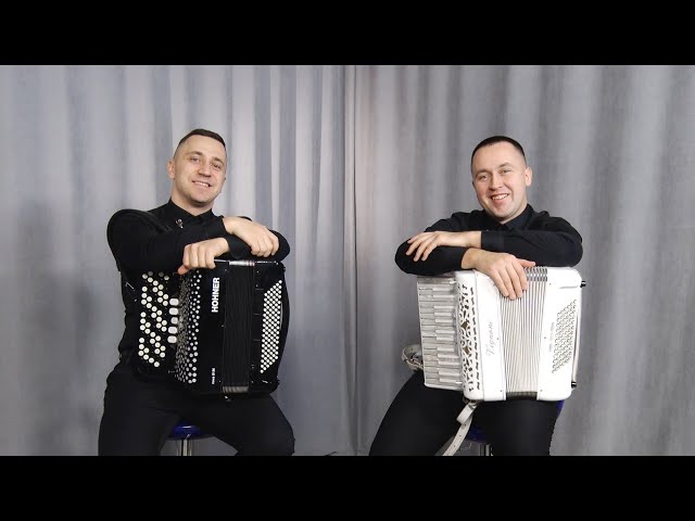 25 ноября в России отмечают День гармониста