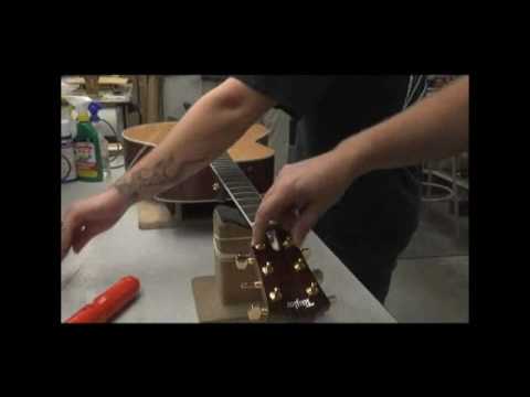 Neue Gitarrensaiten einspielen: Tipps von Elixir® Strings und Taylor Guitars