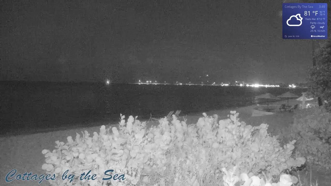 Live webcam view of Playa de Cottages by the Sea