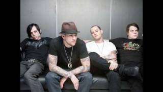 Good Charlotte - Victims Of Love (lyrics)