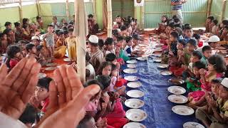 preview picture of video 'SGQURBAN APRIL 2018 ROHINGYA KIDS MEALS'