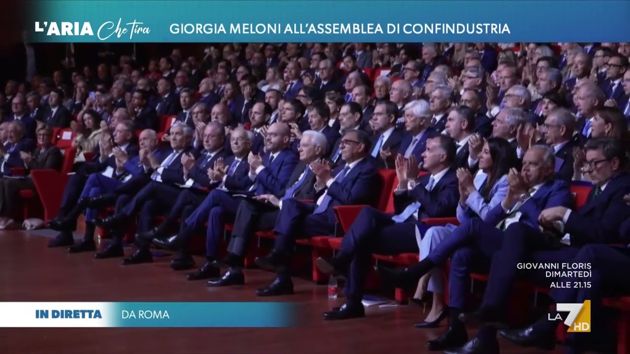Assemblea di Confindustria, Giorgia Meloni ringrazia Mattarella che si mette una mano sul cuore ...