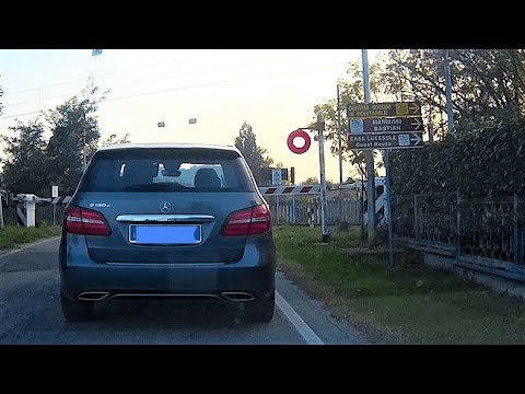 Dal passaggio a livello Mombaruzzo (AT) treno in transito al PL SP 60 Casalotto # railroad crossing