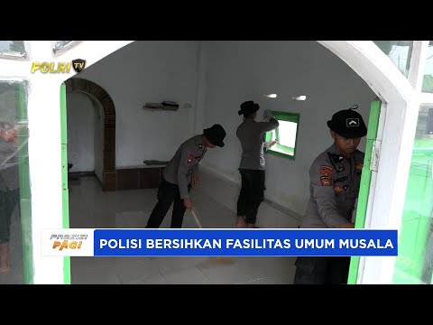 PERSONEL GABUNGAN POLDA JATIM DAN POLRES LUMAJANG BERSIHKAN MUSALA YANG TERDAMPAK ERUPSI SEMERU