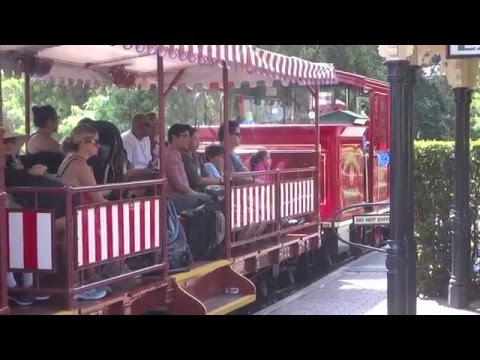 現代社会学科 Disneyland Railroad Engine No. 5 Ward Kimball leaving Main Street Station
