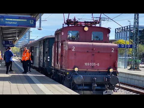 Ausfahrt einer E69 mit Sonderzug aus München Ost (mit Pfiff)
