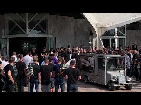 Potresne scene sa Gruove sahrane: Tužna povorka, jauci paraju nebo!