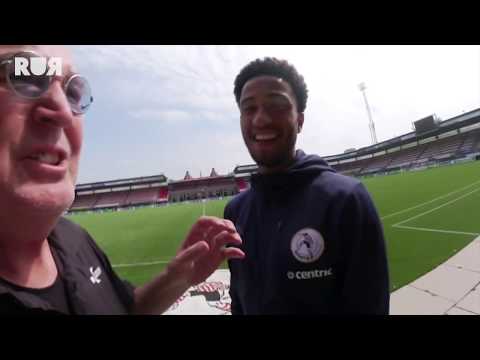 HARRY PRAAT MET AANVOERDER RYAN SANUSI | Vermeegen Voetbalvlogs