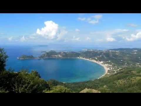 вид на пляж Агиос Георгиос сверху