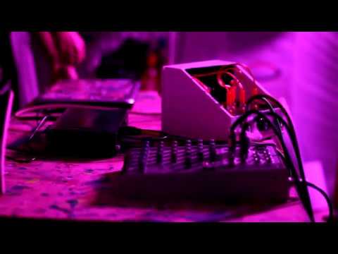 Tras los ojos cristal /// Rolando Apolo en FuckZines