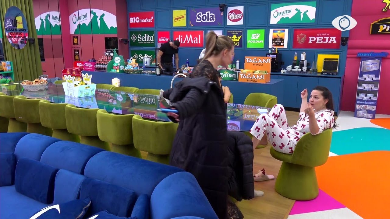 “Adoleshente e pa rritur”/ Rozana debat me Valbonën: Nuk të vjen turp?