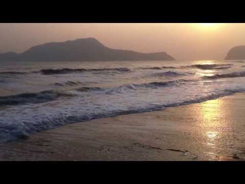 ภาพวิดีโอชายหาดสามร้อยยอดยามเช้า มองเห็นเกาะกูรัม เกาะนมสาว