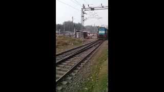 preview picture of video 'Sliding into Itarsi Junction'