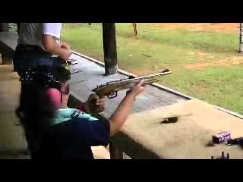 Chipmunk shoots the Chipmunk Hunter .22 pistol