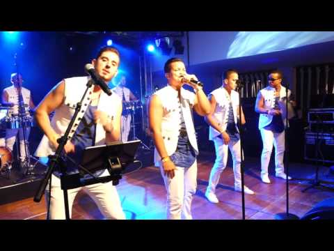 Grupo Extra con Te Vas nuevo single live at Latin Dance Night 040