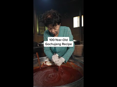 How a gochujang master makes the Korean chili paste #shorts