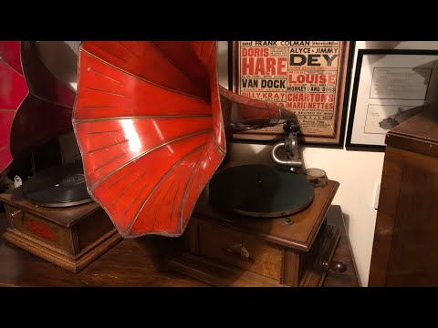 HMV intermediate Gramophone plays the Savoy Orpheans He’s the Last Word