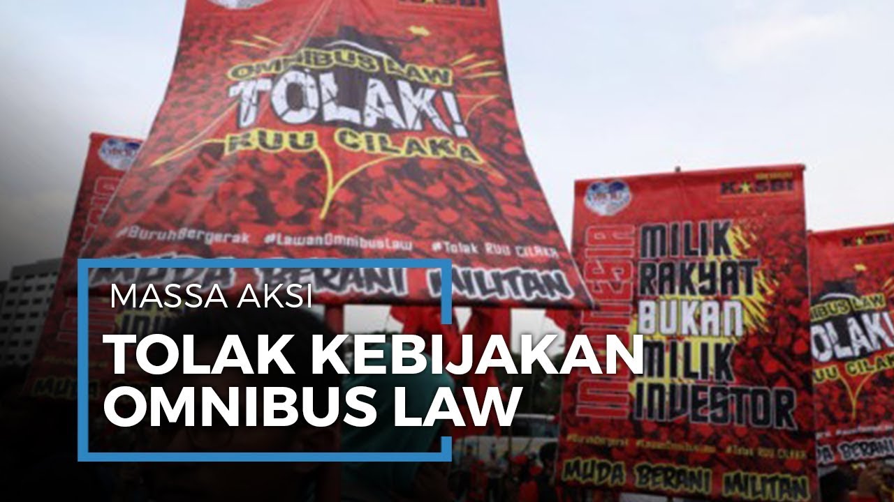 Tolak Omnibus Law, Massa Aksi dan Dua Mobil Komando Berada di dekat