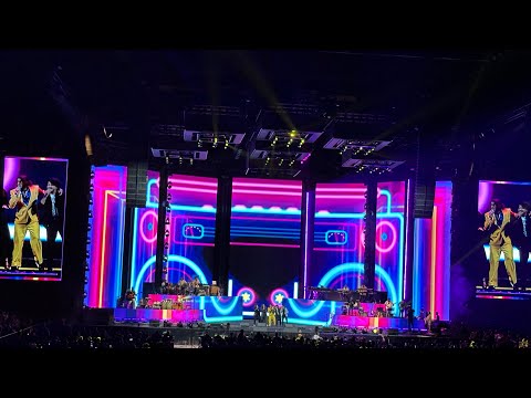 Sonu rocks  at Asha & Sonu Legacy concert #ashabhosle #sonunigam #concert