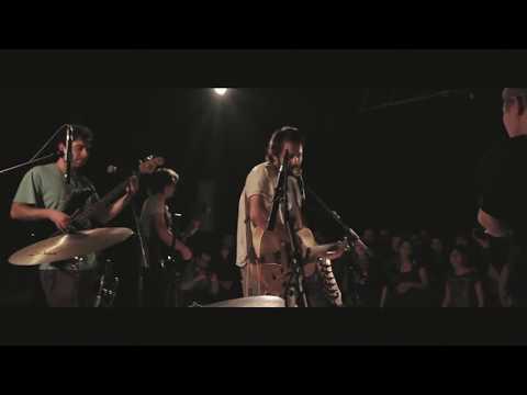Büyük Ev Ablukada - Takıl yani takmıyo belli (Canlı)