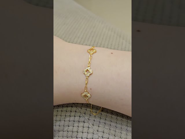 اسوارة وردات مفرغة مرصعة زركون مستوحى من فان كليف...