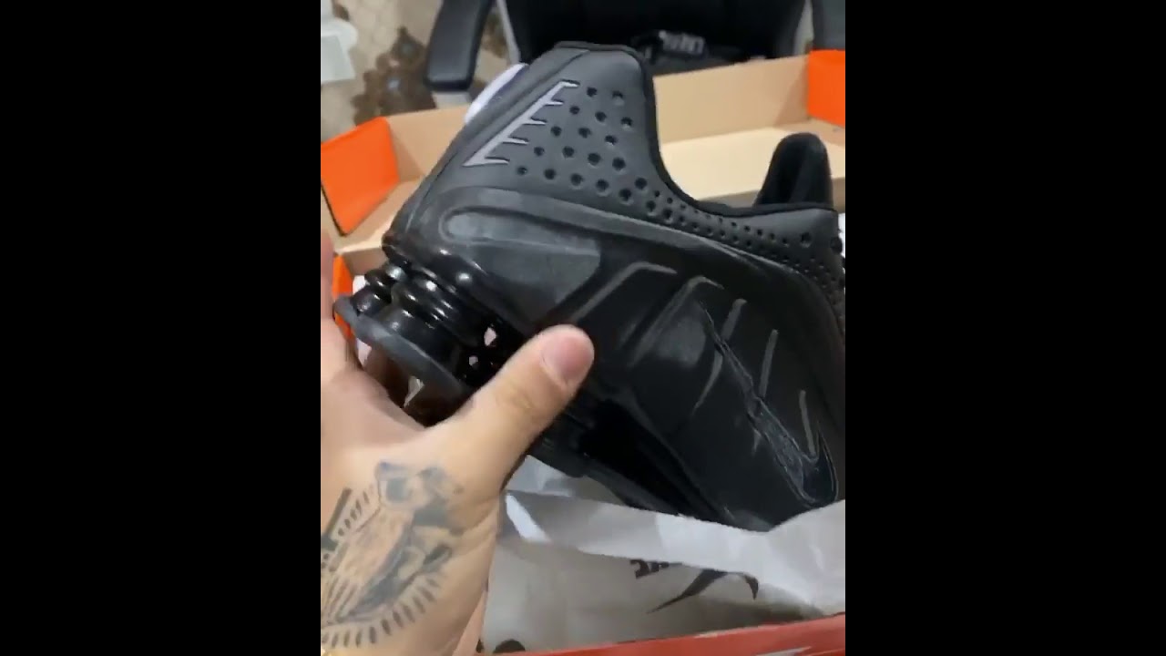 Nike Shox R4. preto/preto
