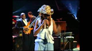 Eric Clapton with Mary J. Blige - Not Gon&#39; Cry (LIVE)