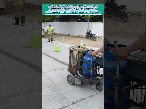 Señalizan calle recién pavimentada  San Benito Petèn Guatemala 🇬🇹