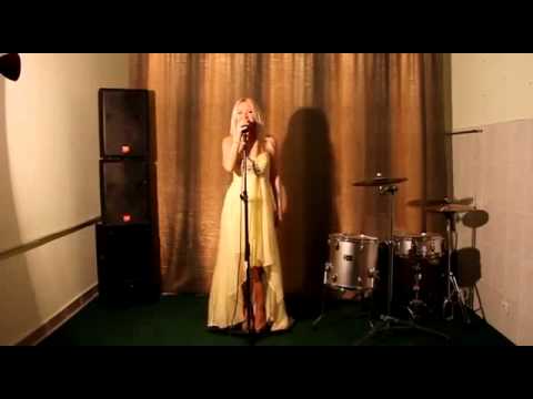 Singer Alesya 1411 / www.maximaaa.com