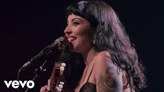 Mon Laferte - La Noche Del Día Que Llovió En Verano/ Una Alma En Pena (En Vivo)