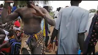 Download lagu Lokujo Achot. Mundari wrestling Giant mp3