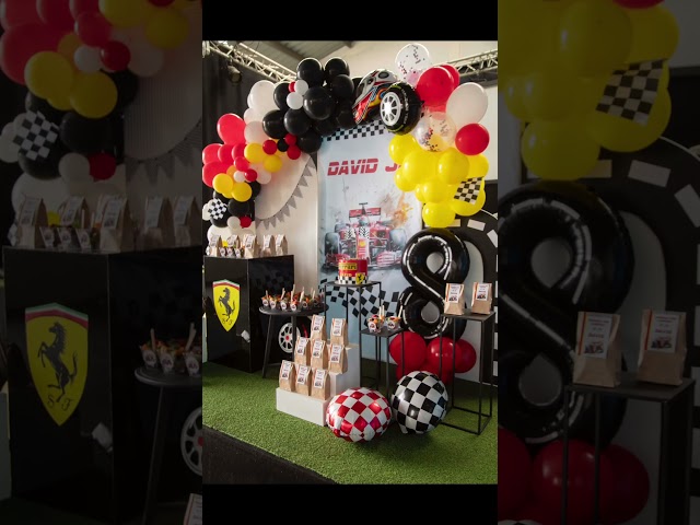 Vídeo relacionado con Houhounb Juego de decoración de fiesta temática de Fórmula 1, 1 gran decoración para pastel de cumpleaños y 24 piezas para coche de carreras