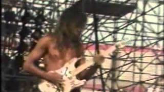 Dokken - Standing In The Shadows / It&#39;s Not Love (live 1988) Monsters of Rock