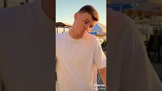 【TikTok】美女に勝手に手を繋がれたら男は、、