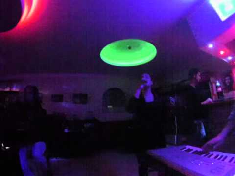 Dva i po muskarca bend - Jorgovani (live) caffe FOX