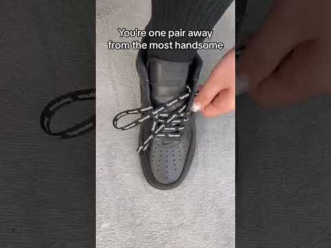 how to lace the air force1 x supreme?  cop? #dunk #nike #shoes #airjordan #airjordan4 #sneaker #yeez