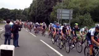 preview picture of video 'Tour of Britain Stage 7, 21-Sep-2013, peleton passing Shepherd and Flock, Farnham, Surrey'