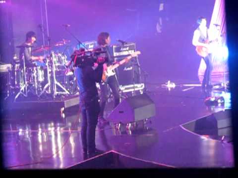 101105 CN BLUE I'm a loner