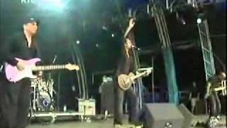 Michael Franti - HELLO, BONJOUR - We Are The World - United In Song - 2010