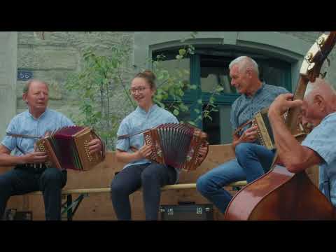 Entdecken Sie das traditionelle Rheintaler Törggehülschet beim Bauernmarkt!