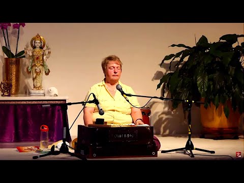 Gef. Meditation, Mantrasingen & Arati Yoga Vidya Live Satsang mit Shivakami 20:00 Uhr 05.09.2020