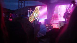 Miranda Lambert - Time to Get a Gun (live at Cheyenne Frontier Days).MP4