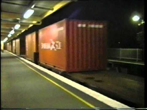 Trains - 42206 48122 4848 on 9872 at Dapto on 9-3-97