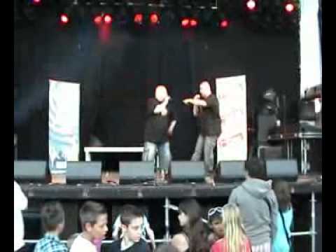 De Pitaboys live in Hoeselt met "Ik neem je mee naar dat Jodeljump feestje;"