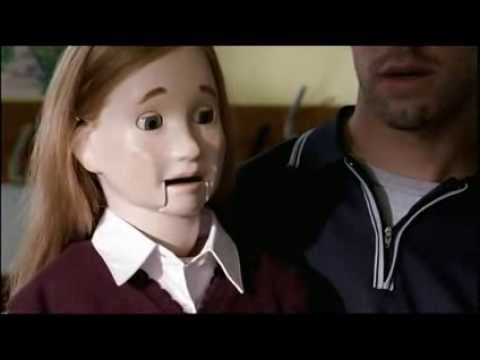 誰も見ていないふりをする日常 / NSPCC「Ventriloquist」