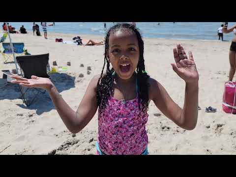 #cottagelife #familyvlog #vlogging    Having fun with my family at the beach! Day 3